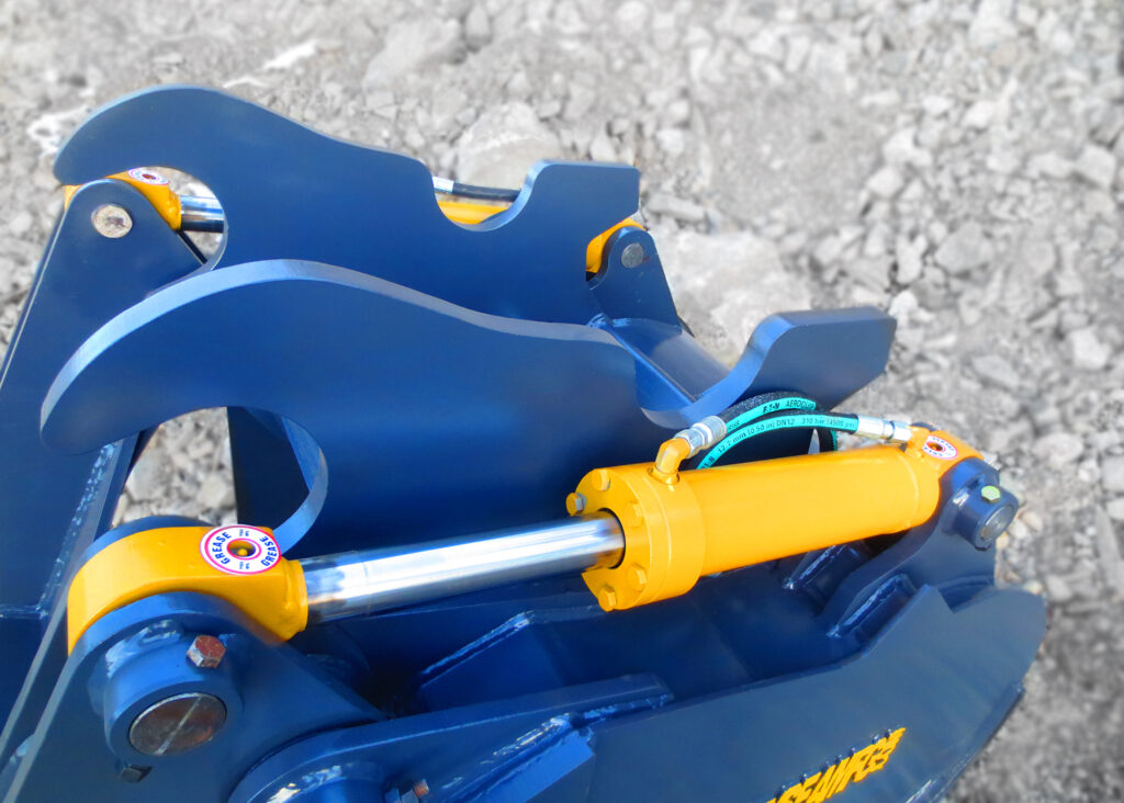 dual excavator cylinders for heavy duty hydraulic grapple bucket