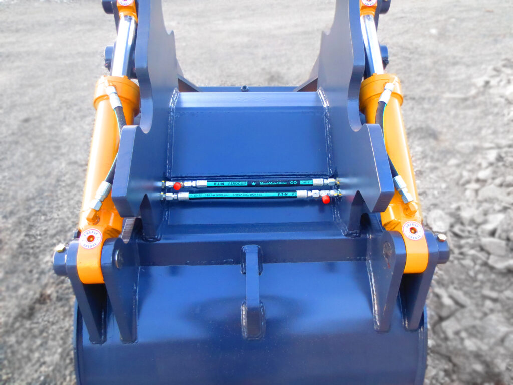 Dual hydraulic cylinders installed on an excavator grapple arm bucket.  Heavy duty hydraulic excavator cylinders 